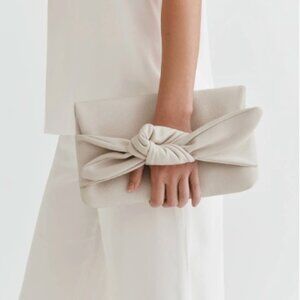 Cuyana Bow Clutch in Ecru